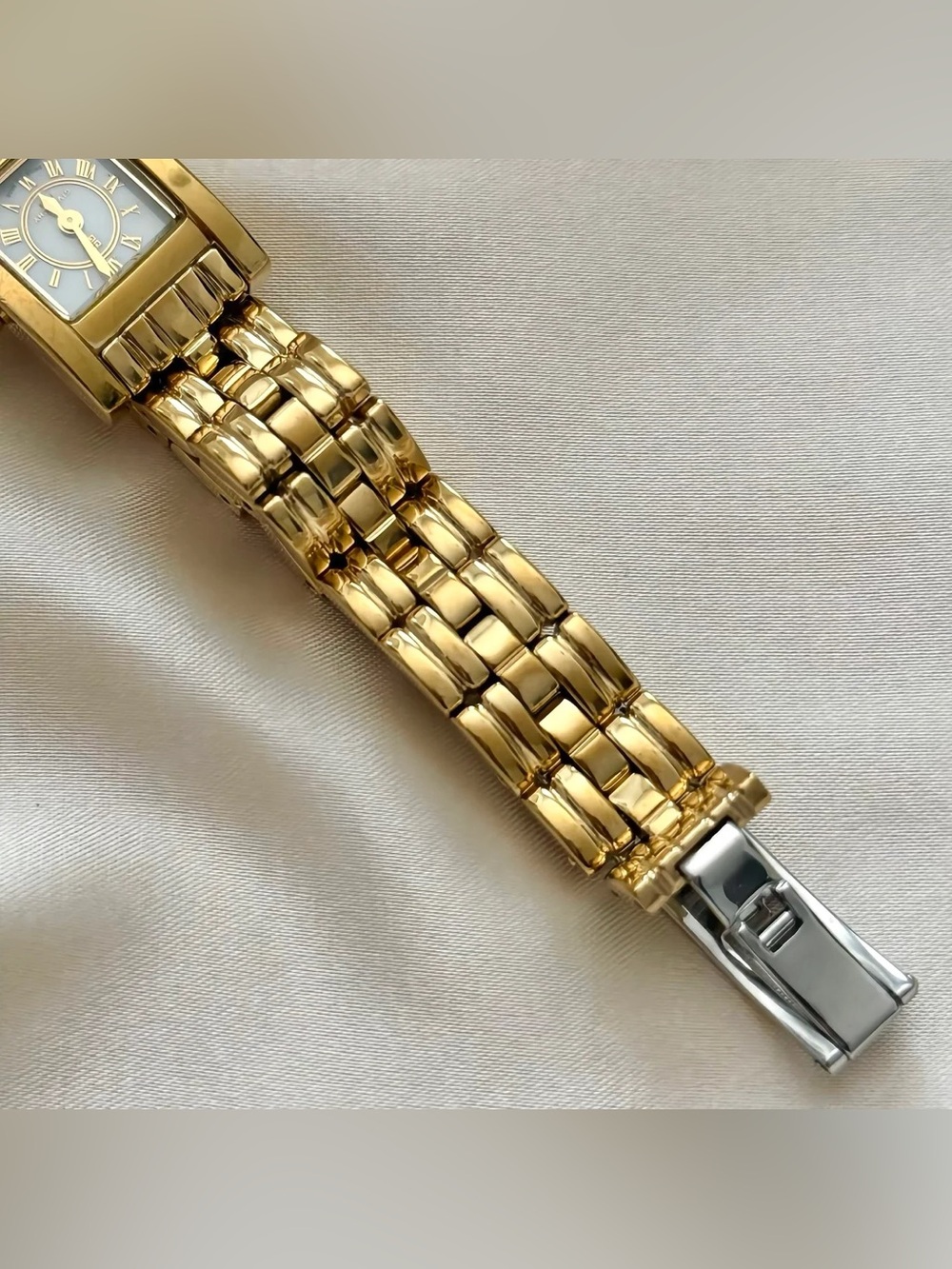 AUTHENTIC RARE VINTAGE GIVENCHY MOTHER-OF-PEARL DAINTY WATCH - Picture 7 of 10